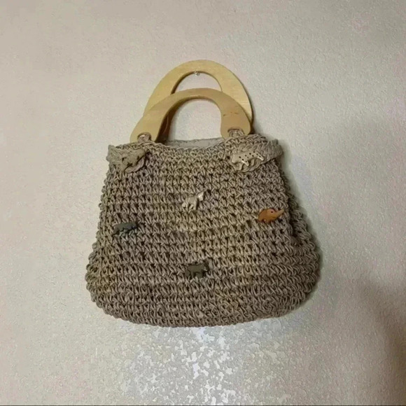 Rattan straw Handbag with wooden clasp animal appliques - Picture 3 of 9